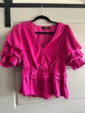 DO+BE Bright Fuchsia Ruffled V-Neck Peplum Blouse